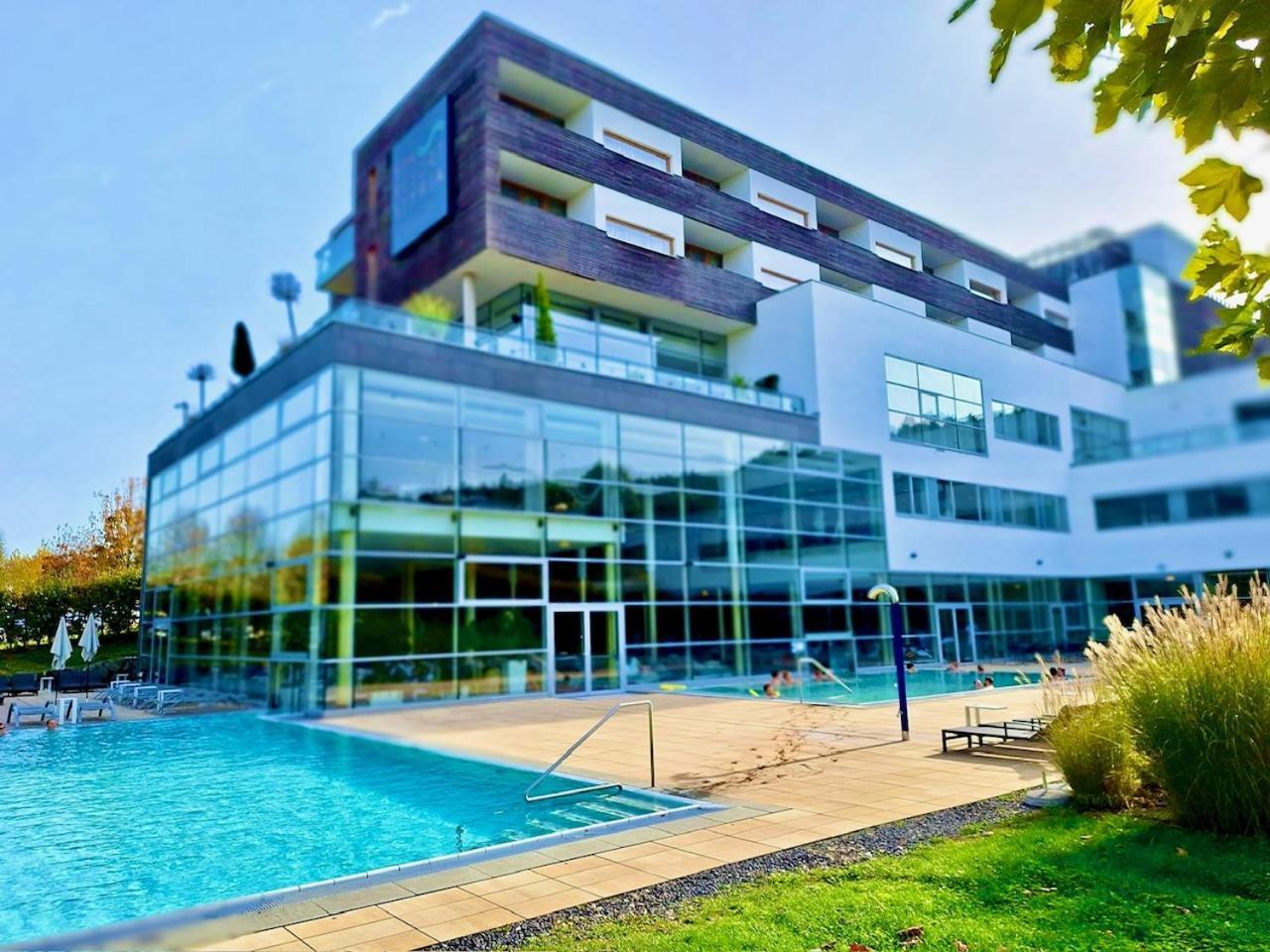 Apartament Whirlpool-suite Amadeus - Weitblick - Golf & Wellness - Direkter Bademantelgang - Adults Only Bad Waltersdorf